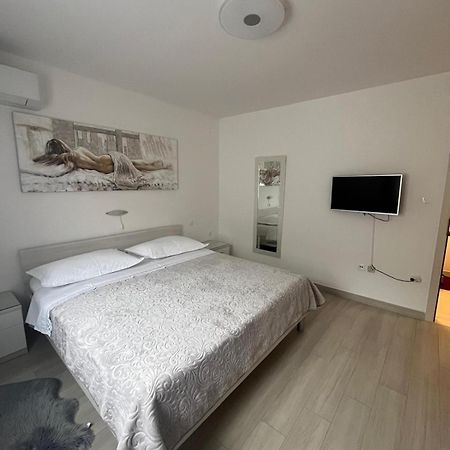 Apartman Tessa 尼亚卢卡 外观 照片