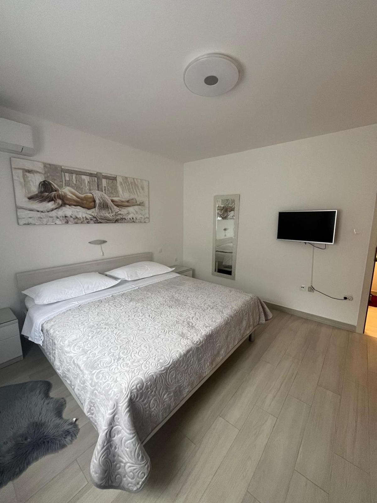 Apartman Tessa 尼亚卢卡 外观 照片
